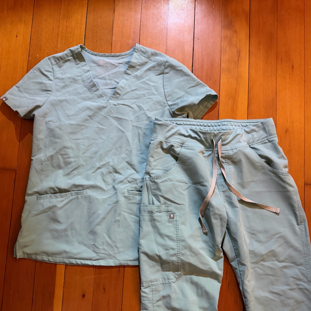 Figs Technical Collection Sage/Aqua XS scrub set